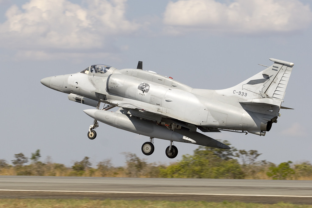 A-4AR_Fightinghawk_of_the_Argentinian_Air_Force_(11091968456)