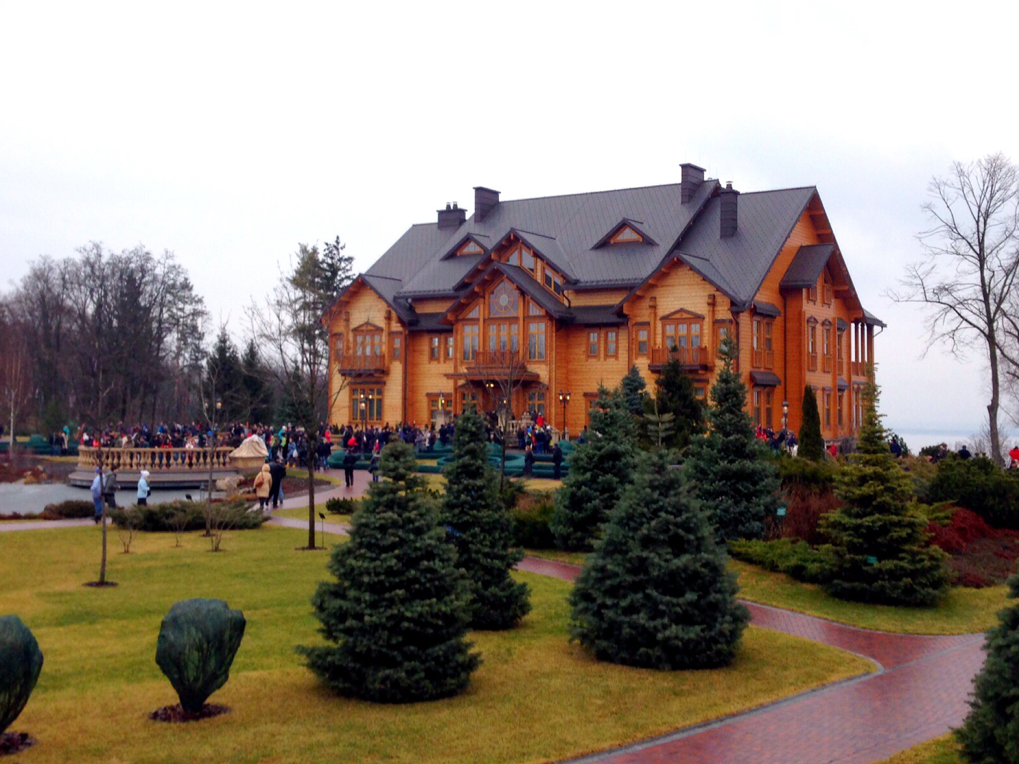 Viktor Yanukovych's (former) residence (Source: Wikimedia Commons)